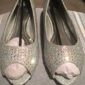 Opened toe, formal flats